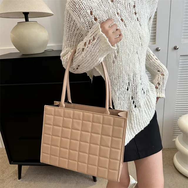 Taylor hand bag