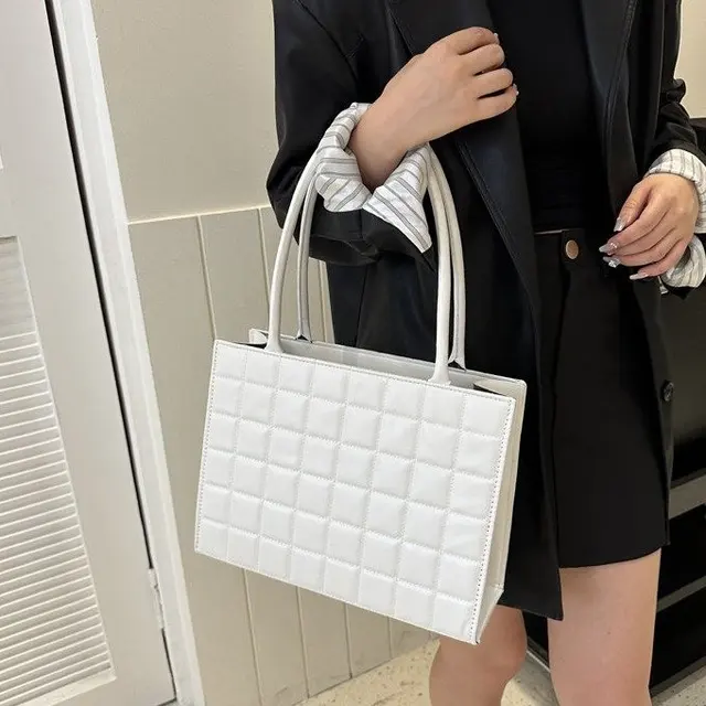 Taylor hand bag