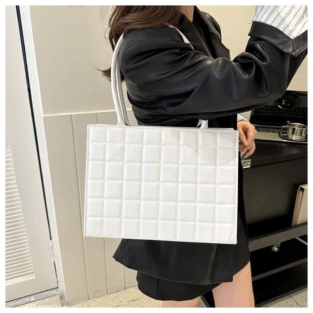 Taylor hand bag