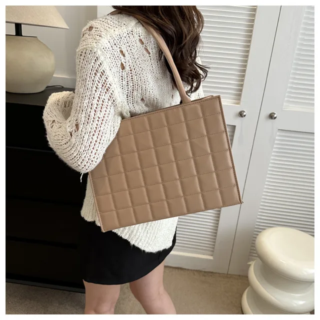 Taylor hand bag