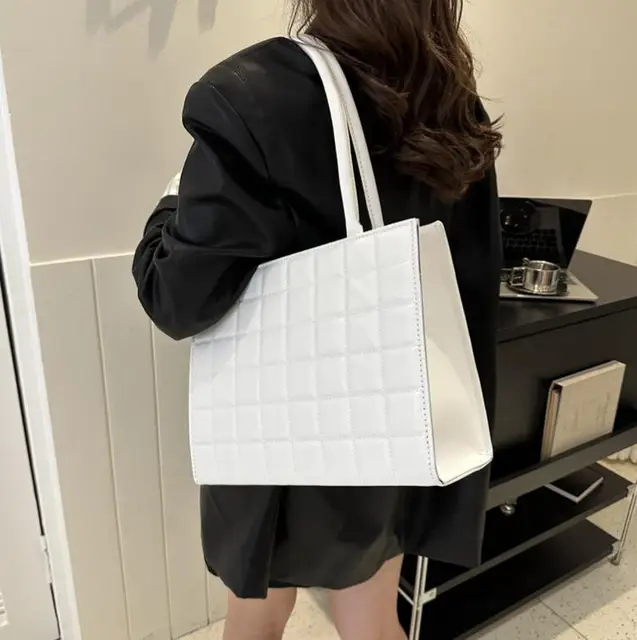 Taylor hand bag